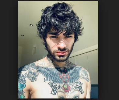 Image: Zayn with the tattoo on a display.